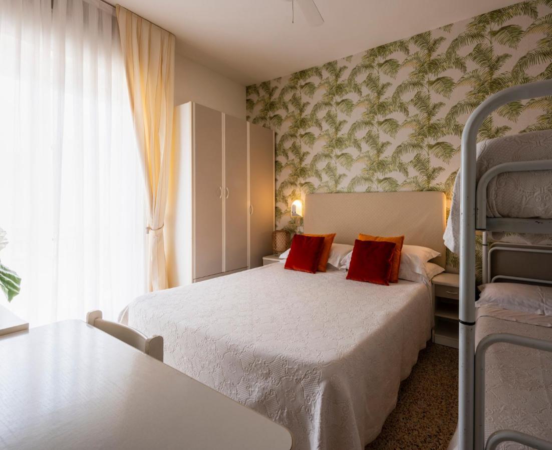 Alta Marea Hotel Milano Marittima Bagian luar foto